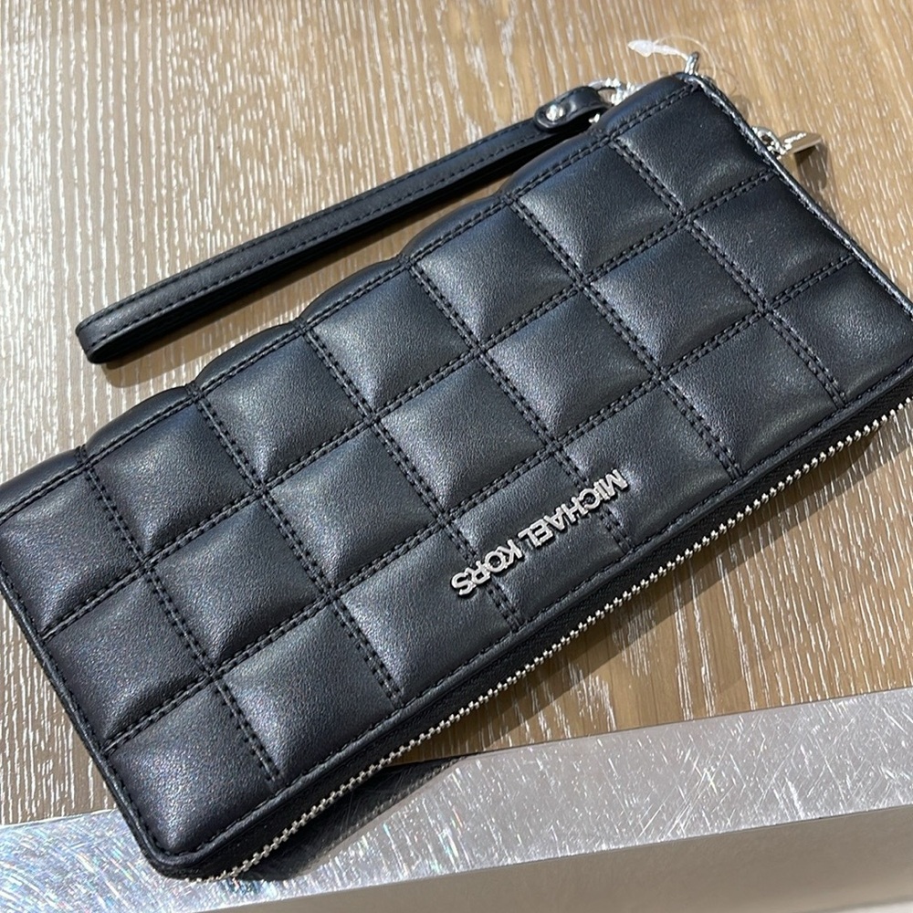 MICHAEL KORS Continental Wristlet Phone Case Wallet 
Black 
NWT - Picture 7 of 16